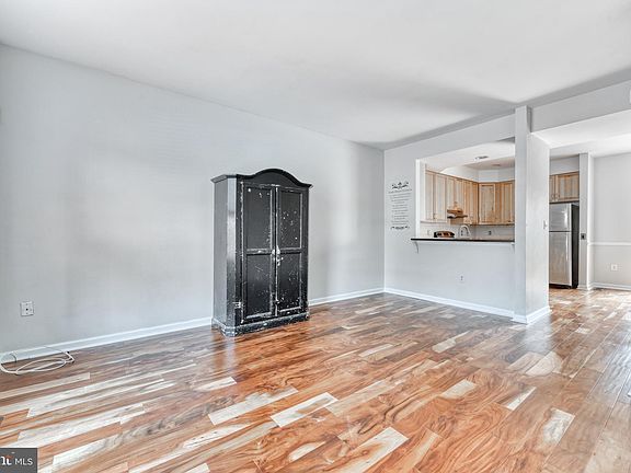 4th image of 1052 Merchant St #24