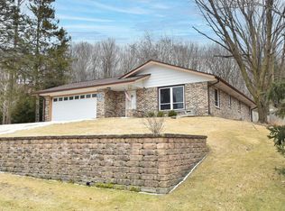 526 Oakview Dr, Slinger, WI 53086
