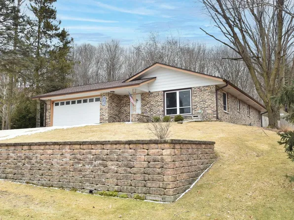 526 Oakview DRIVE, Slinger, WI 53086