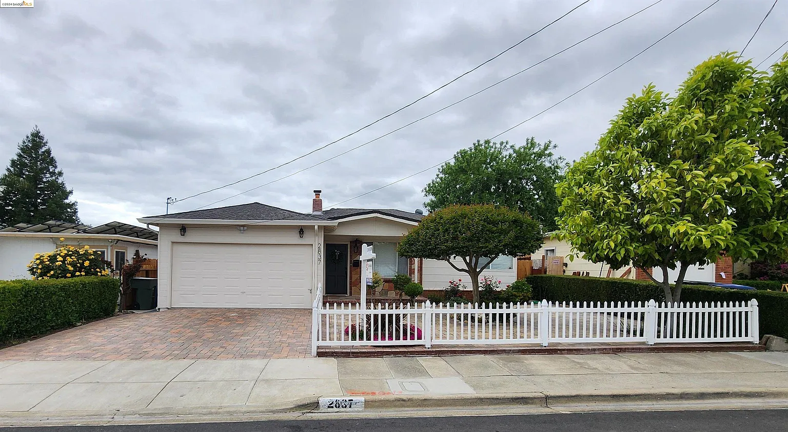 2837 Gillet Ave photo 1