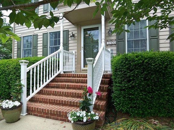 2nd image of 1352 S Dogwood Dr