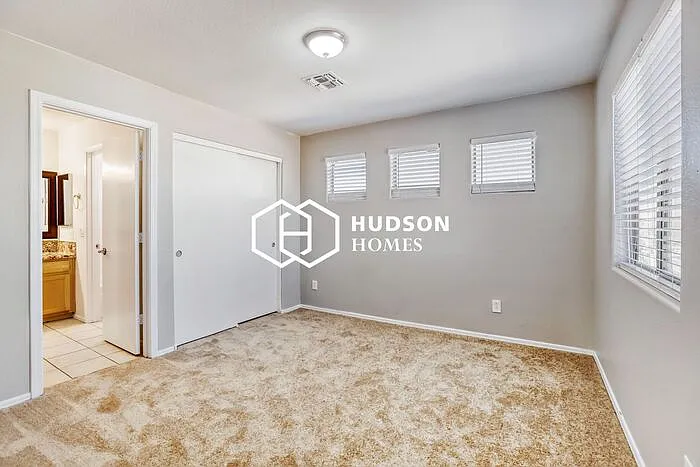 6411 S 23rd Ave — Photo 16