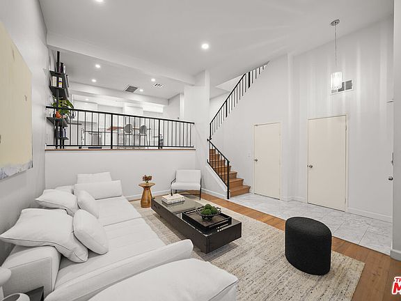3rd image of 12831 Moorpark St Unit 12
