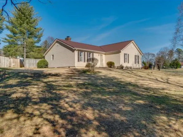 3401 Manchester Ct, Johnson City, TN 37601