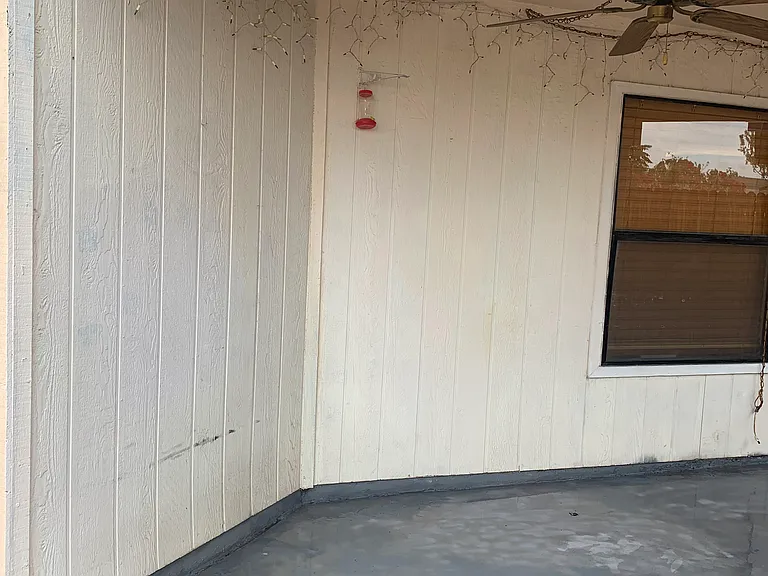 Outdoor area (connected to kitchen)