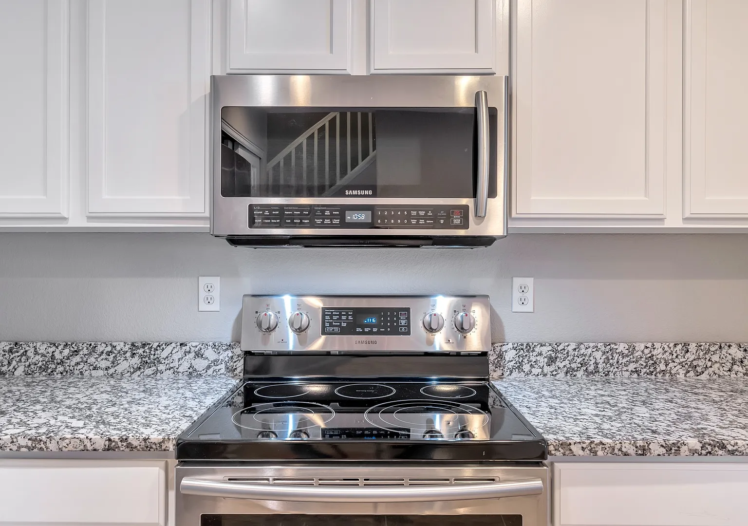 Updated 2 Bed/3 Bath Townhouse In Green Valley Ranch — Photo 2