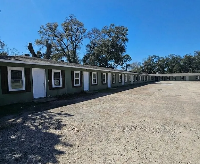 Alvin Apartments — Photo 37