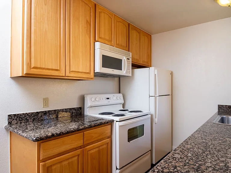 Peppertree Apartments — Photo 33