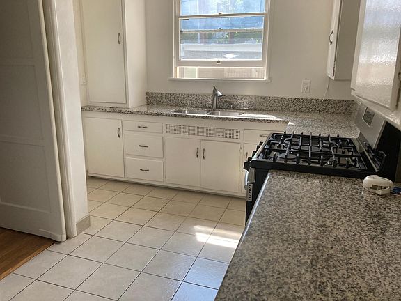 4th image of 1037 1/4 N Sweetzer Ave #1037-1/4
