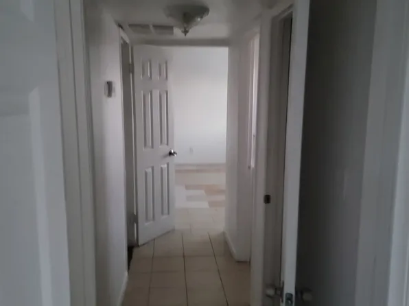 490 North Cir APT 4, Las Vegas, NV 89119