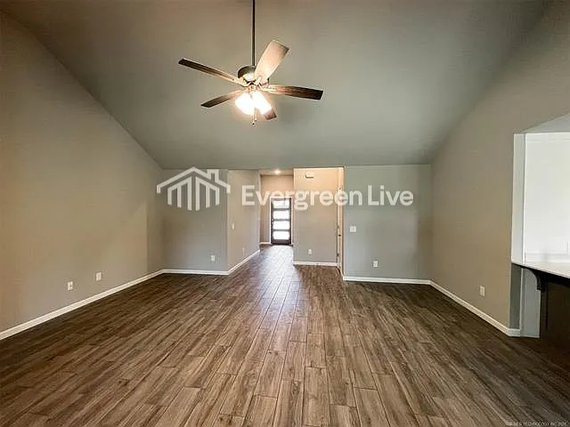 3 bed, 2.0 bath, 1709 sqft, $1,745 — Photo 4