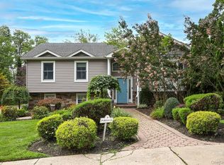 29 Puritan Ln, Farmingdale, NY 11735