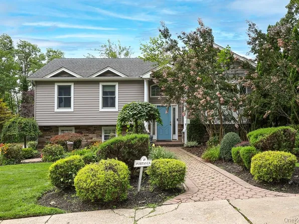 29 Puritan Lane, Farmingdale, NY 11735