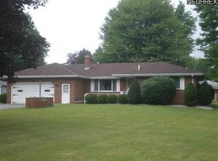 6585 Woodview Cir, Leavittsburg, OH 44430