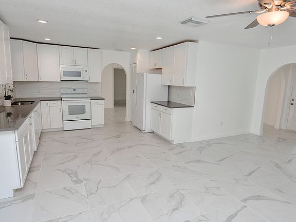 5th image of 943 SE Browning Ave