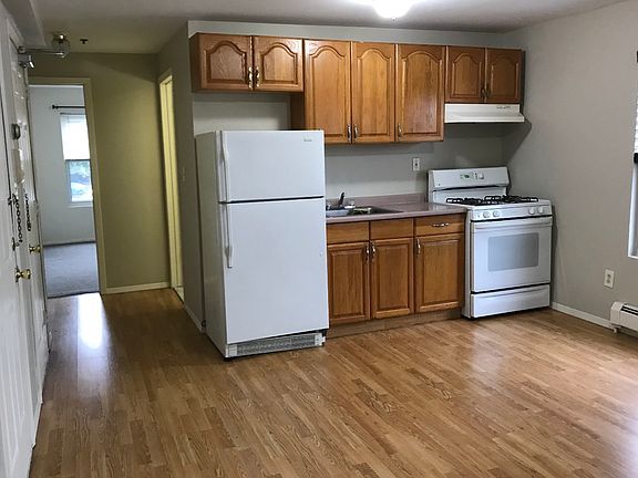 2nd image of 96 Walnut St #4