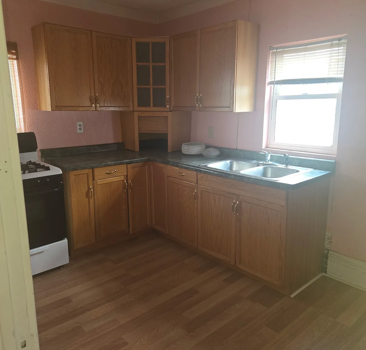 1 bed, 800 sqft, $650 — Photo 2