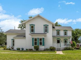 7 E Rollin St, Edgerton, WI 53534