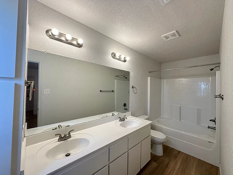 1813 Clovis Dr — Photo 36