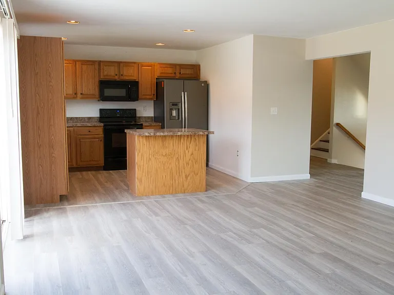 3900 Sheppard Dr — Photo 9