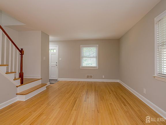 3rd image of 39 Amboy Ave