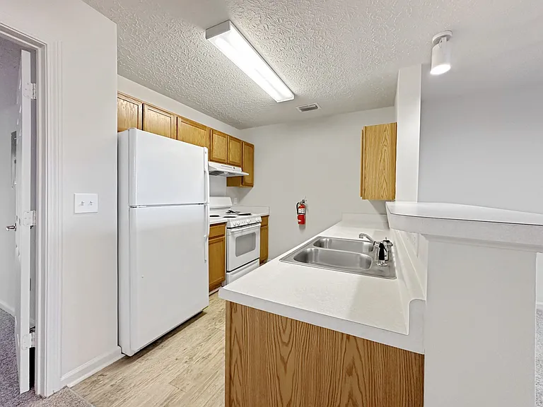 Alison Pointe Apartments — Photo 43
