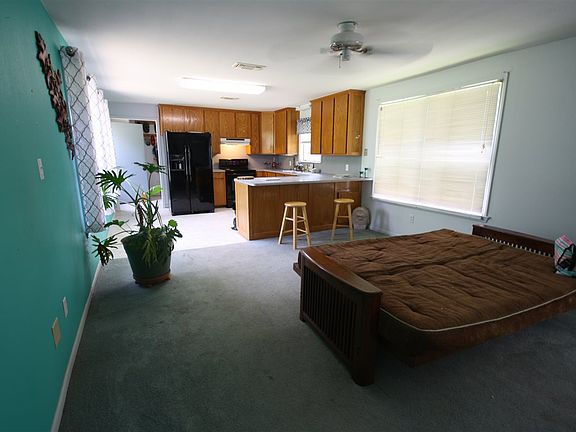 5th image of 102 Bell St