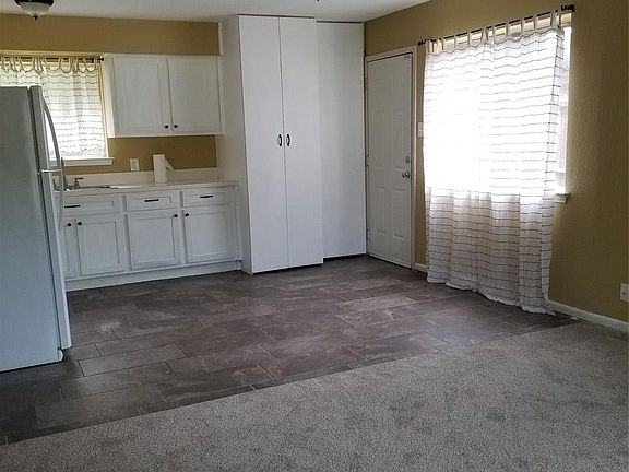 4th image of 2136 Pearland Ave
