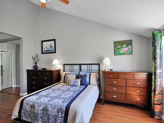 4th image of 582 W Huntington Dr Unit Q