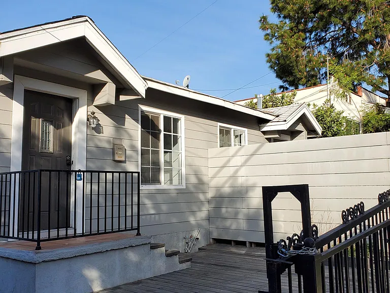 446 W Ulysses St — Photo 3
