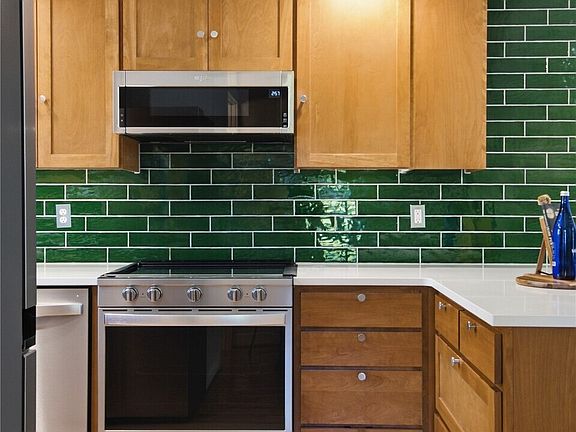 4th image of 227 24th Avenue E #B