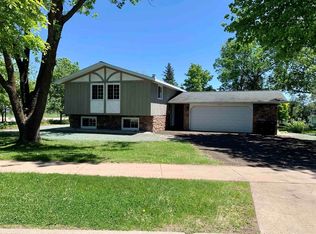 1721 Waushara Dr, Marshfield, WI 54449