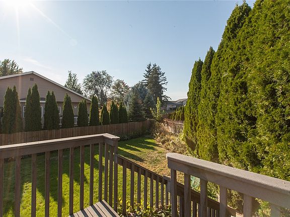 4th image of 1739 Manhattan Dr