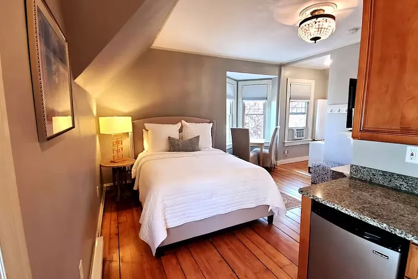 Studio, 450 sqft, $1,800 — Photo 2
