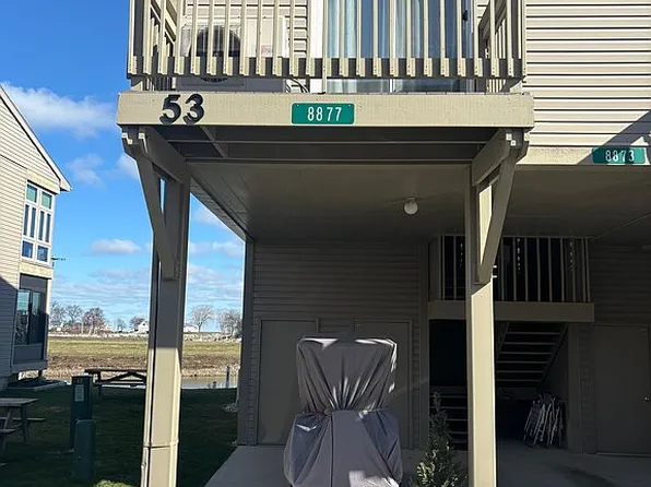 8877 Canada Goose Ct, Huntertown, IN 46748