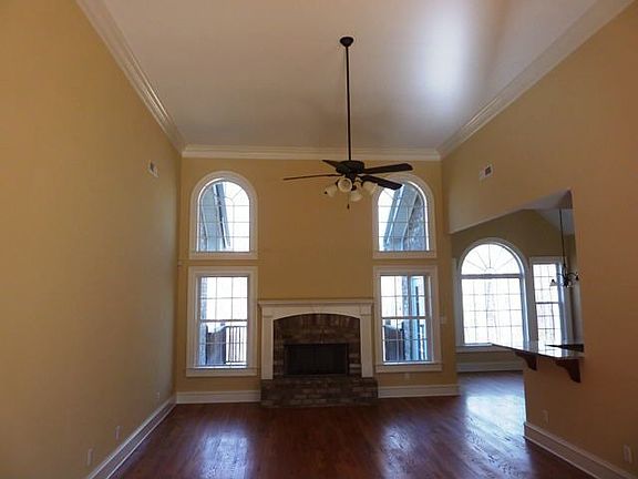 3rd image of 120 Olivia Ct
