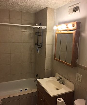 5th image of 5515 N Broadway St #2