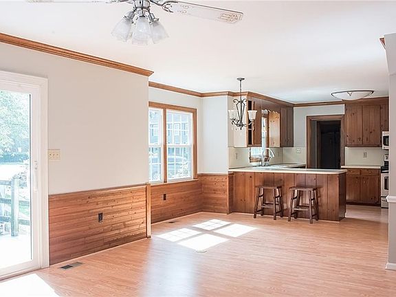 5th image of 204 Graham Dr
