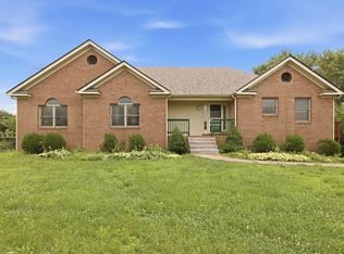 97 Camelot Dr, Cadiz, KY 42211