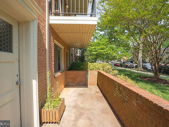 4th image of 10644 Weymouth St #W1