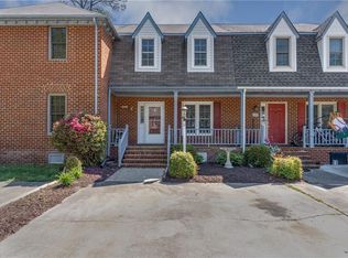 351 Middle Oaks Dr, Chesapeake, VA 23322