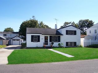 1463 4th St, West Babylon, NY 11704
