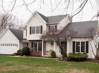 980 Macintosh Dr, Rochester, NY 14626