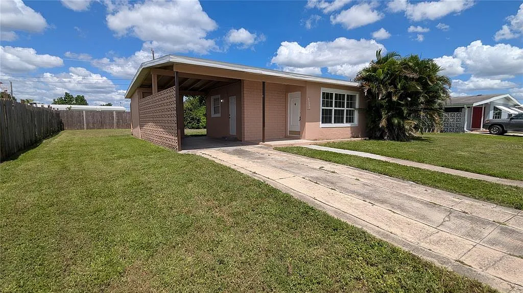 2 bed, 1.0 bath, 994 sqft, $1,400 — Photo 3