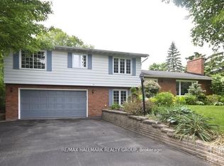 14 Whippoorwill Dr, Ottawa, ON K1J7J2