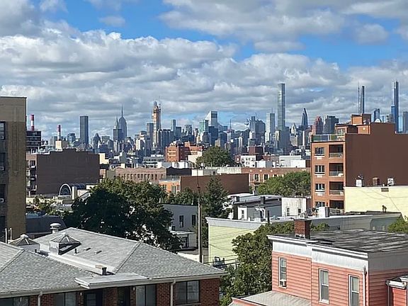 2nd image of 2642 28th St #4R
