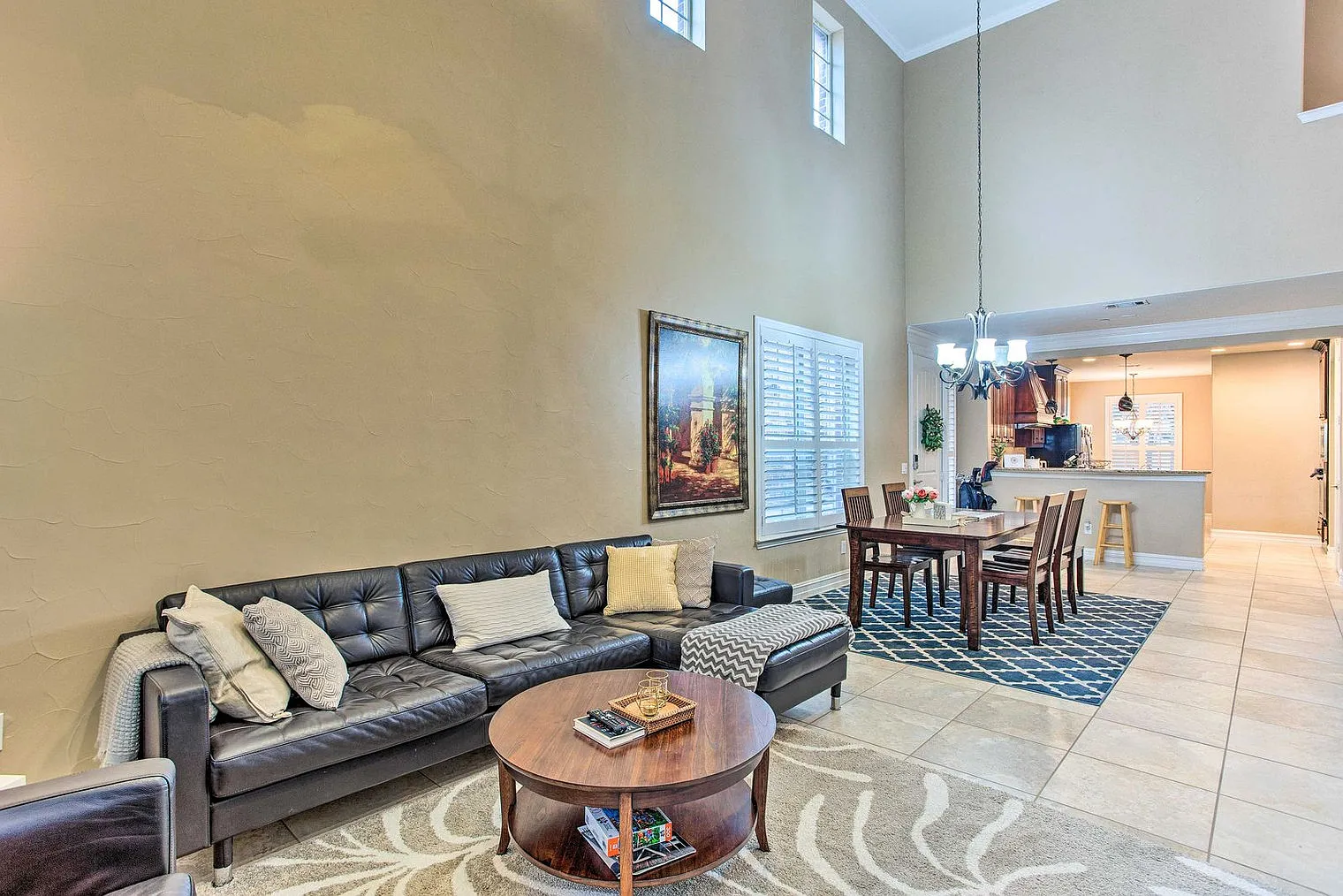 2 bed, 1.0 bath, 2292 sqft, $3,311 — Photo 2