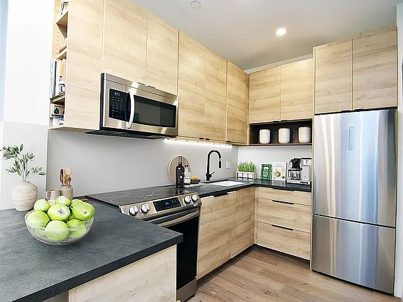 3rd image of 176 Quincy St #3R1