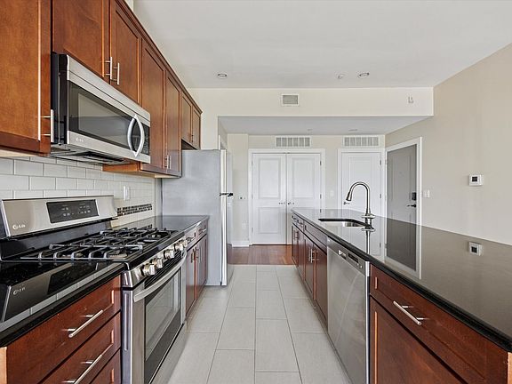 2nd image of 601 N 2nd St APT 303