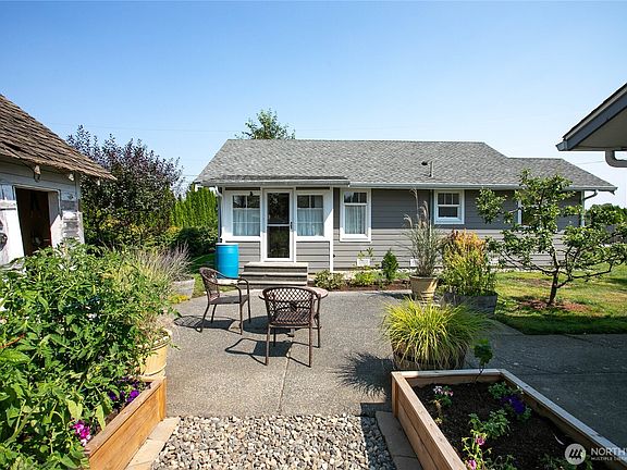 2nd image of 208 Mead Avenue